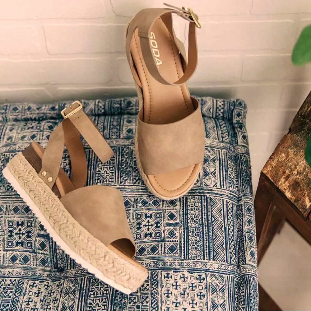 Cushionaire Platform Espadrille Sandals